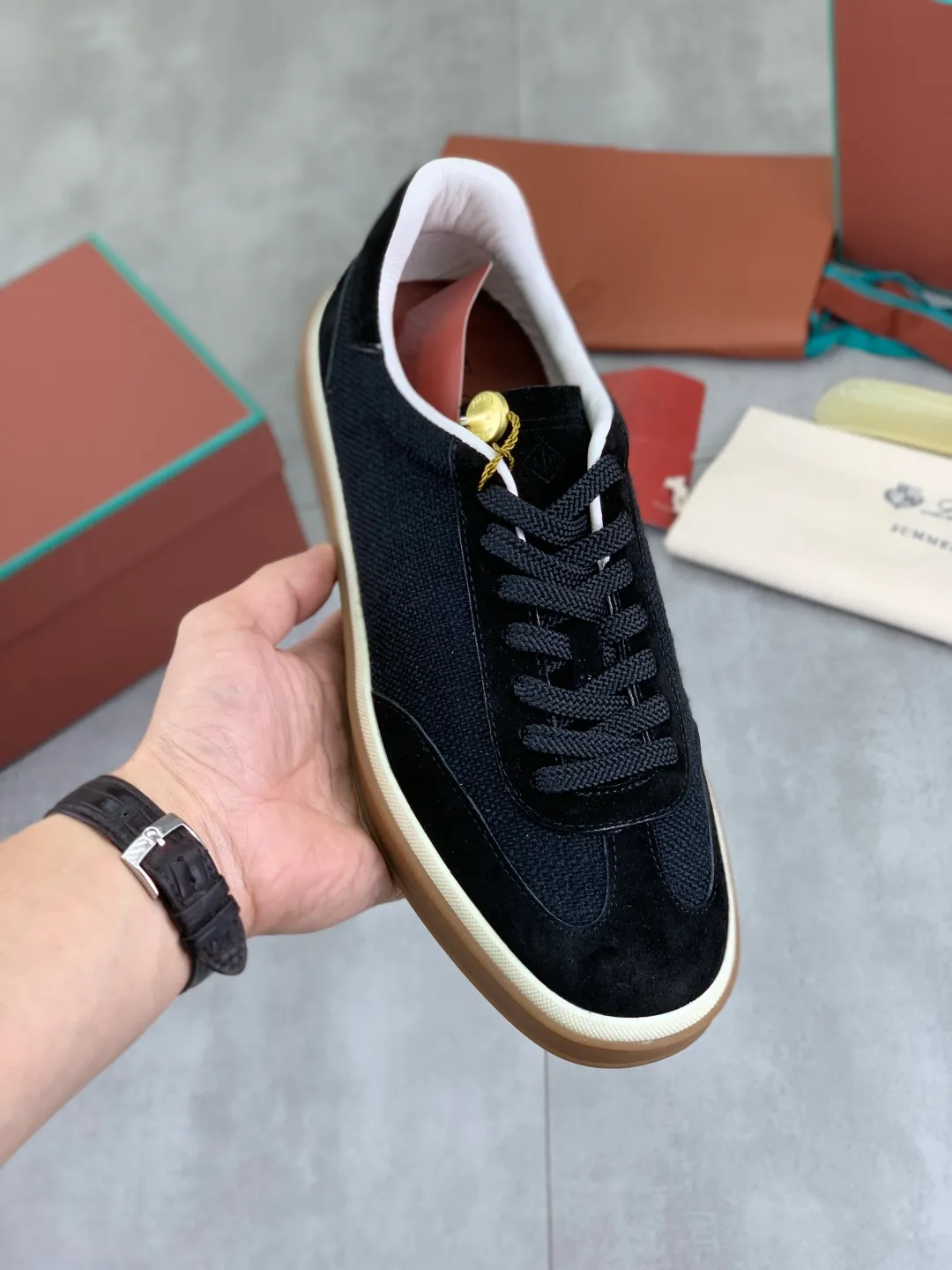 Men's Men's Shoes 💰P560 New Style 💰 The latest casual shoes Loro Piana 💯 Top grade 💯 Buy the original copy 💯 Founded the existing Loro Piana company on April 24, 1924. It is now the sixth generation of family business, providing the best quality products to customers who are discerning about taste and quality. Imported original fly woven fabrics with cowhide fabrics, plain calfskin lining, hand-stitched threads with cowhide feet, original packaging, high-end outsole, size: 38-45 (custom-made for 46), 7️⃣ colors available